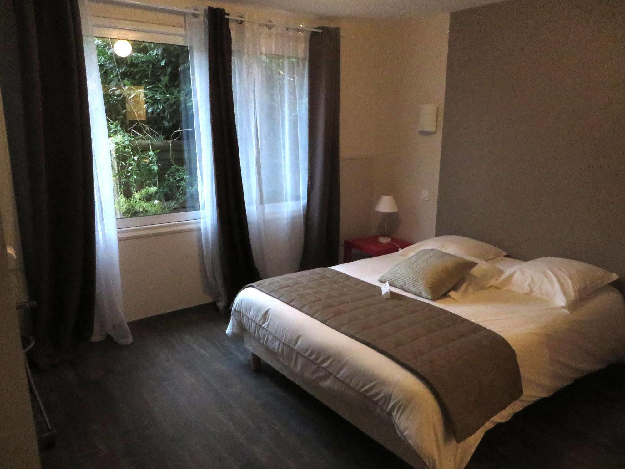 Hotel Les Pieux En Cotentin Exterior photo